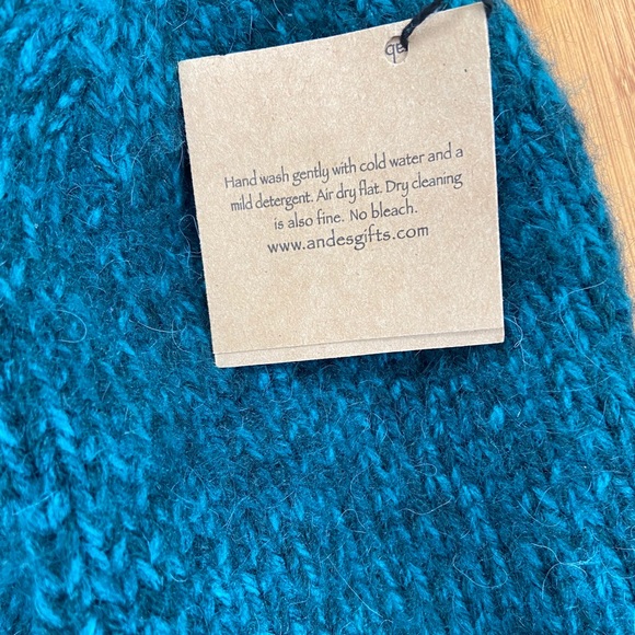 NWT Teal Turquoise Handmade Soft Flower Winter Hat - Picture 3 of 4